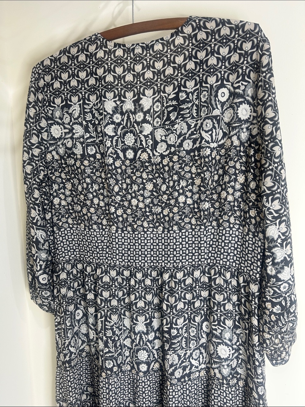 J. McLaughlin Dress Women's Medium Grey Floral Hortense Tiered Midi Resort - Picture 14 of 16